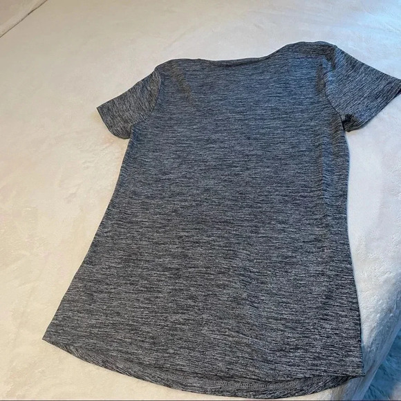 Essential vneck marbled tshirt  - Picture 11 of 11